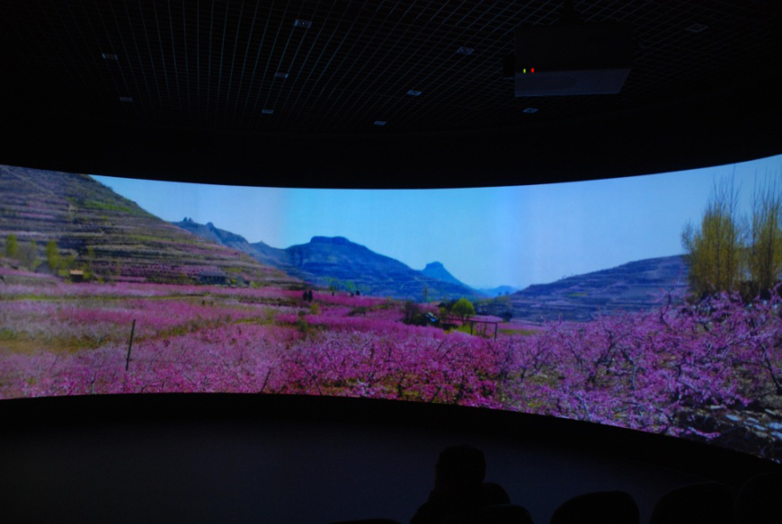 弧幕投影 弧幕投影