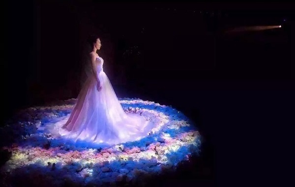 一套全息投影設(shè)備多少錢(qián) 一套全息投影設(shè)備多少錢(qián)