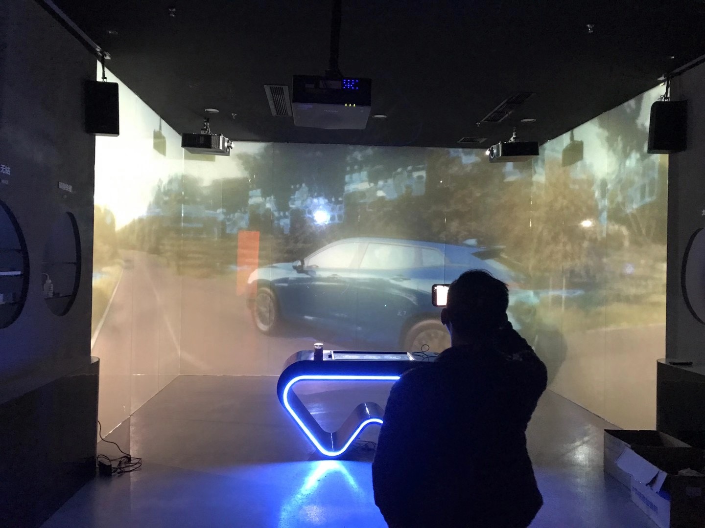 三折幕投影系統(tǒng) 三折幕投影系統(tǒng)